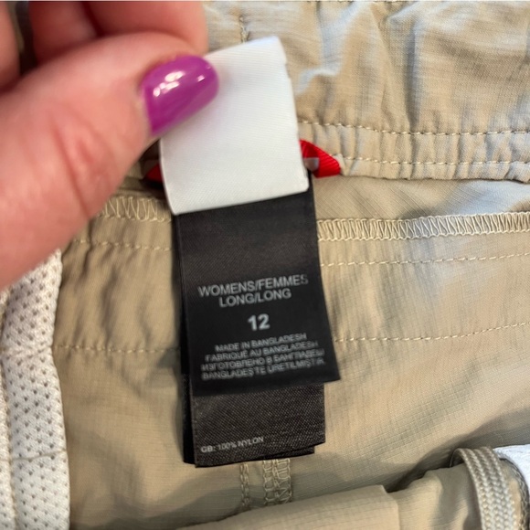 The North Face women’s size 12 long tan nylon shorts - Picture 3 of 9
